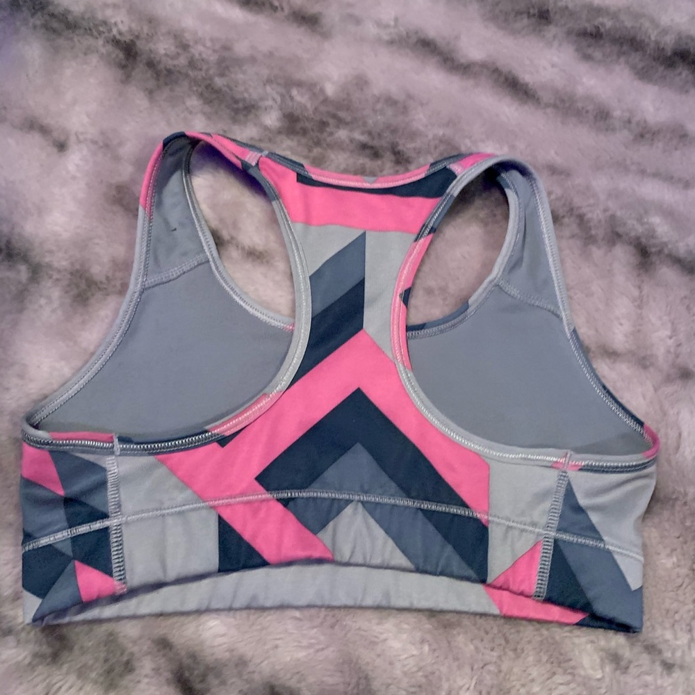 Women’s Nike sports bra - Picture 2 of 4